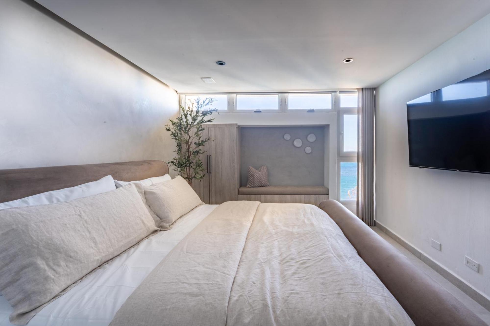 Ocean View Deluxe Suite: Pvt. Beach & Pool San Juan Exterior photo